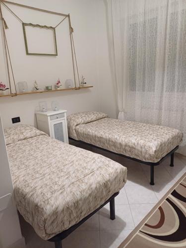2 twin beds
