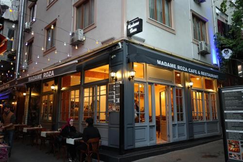 madame roza, Istanbul