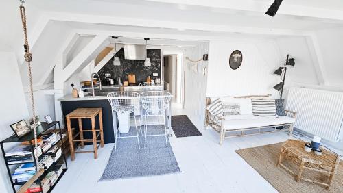 JoyJoyJoy the Royalty ecolicous design house in a historic Canalhouse from 1618 with 2 bedrooms with top floor views over the canals, Ámsterdam (foto 6)