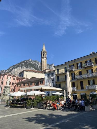 Lake Front Apartments, Lecco in เลกโก