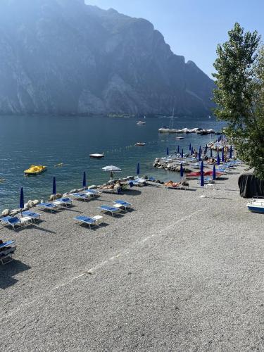 ชายหาด, Lake Front Apartments, Lecco in เลกโก