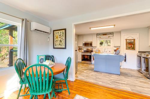 Less Than 1 Mi to Dtwn Pet-Friendly Cabin in Murphy! in Murphy, USA