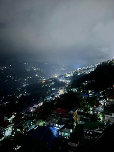 Family Room with Mountain View room in Blissful Stay 2-min drive from MG Market