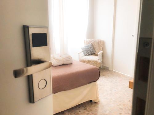 3 twin beds