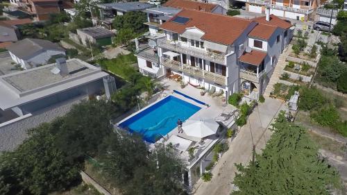 Villa Lana Apartments - Tisno