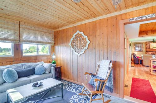 4 Mi to Cumberland River Cabin with Deck and Fire Pit in Burnside, USA