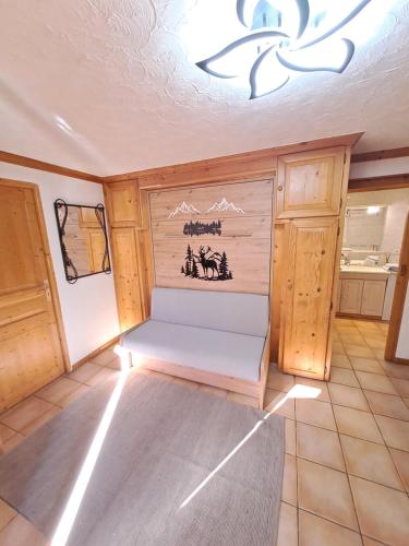 A4 km de Megève très joli studio avec jacuzzi ,vue sur les montagnes au calme 5