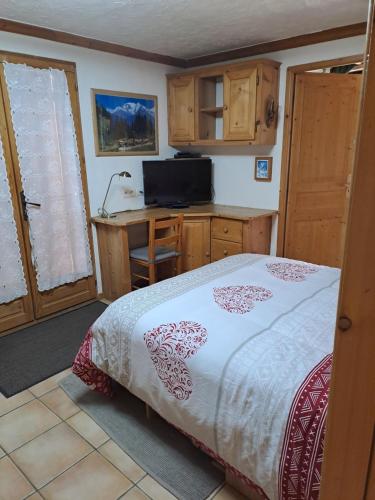 A4 km de Megève très joli studio avec jacuzzi ,vue sur les montagnes au calme 3