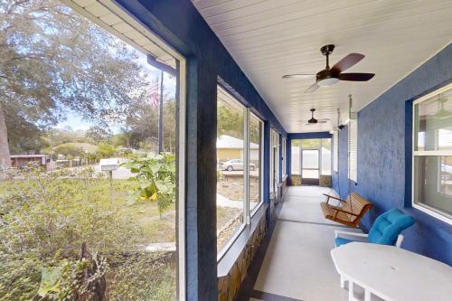 Southern Chalet in Butler Beach, USA
