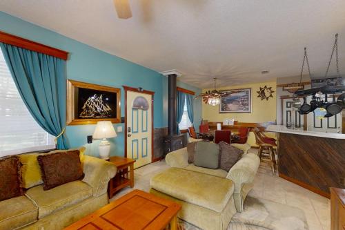 Southern Chalet in Butler Beach, USA
