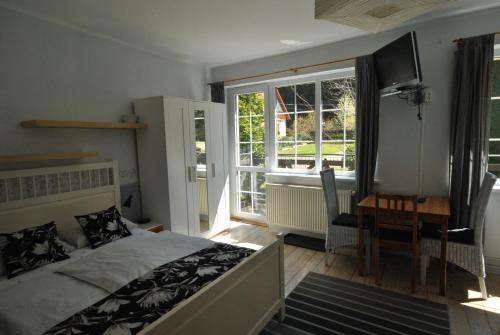 Quadruple Room image 4