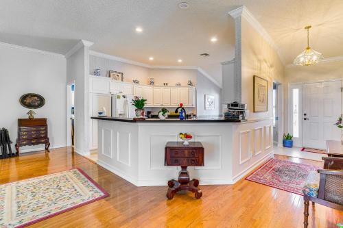 Pet-Friendly Villages Home, Walk to Golf and Pool! in The Villages, USA