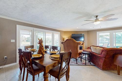 7 Mi to Paynes Prairie Preserve! Rural Retreat in Micanopy (FL)