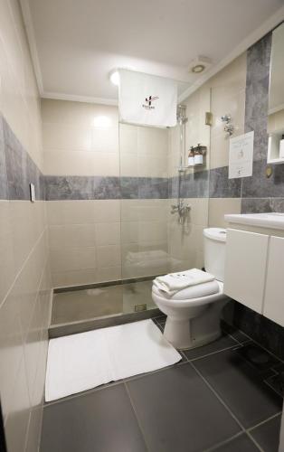 Banheiro, SunnySide Apartment - Lovely and Cozy Studio in Byblos in Byblos (Jbeil)