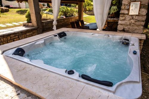 周邊環境, Villa Uljar with additional Chalet - exclusive Istria, Jakomici in 卡森