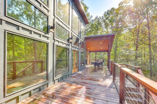 Cozy Secluded Cabin in the Heart of Hochatown in Stephens Gap, USA
