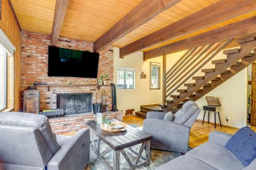 2 Mi to Snow Summit Big Bear Cabin with Hot Tub! in Big Bear Lake, USA