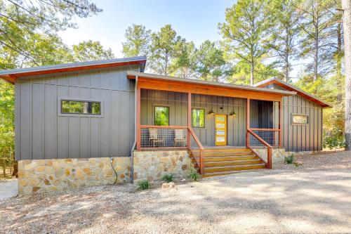 Cozy Secluded Cabin in the Heart of Hochatown Cozy Secluded Cabin in the Heart of Hochatown