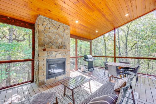 Cozy Secluded Cabin in the Heart of Hochatown Cozy Secluded Cabin in the Heart of Hochatown