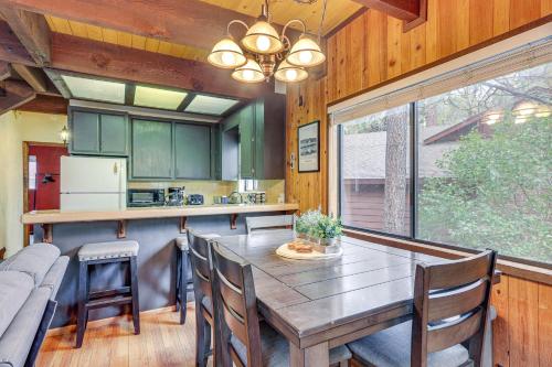 2 Mi to Snow Summit Big Bear Cabin with Hot Tub! in Big Bear Lake, USA