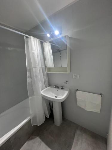 화장실, Departamento en Condominio Los Pasos - Fisherton in 안타르티다 아르헨티나