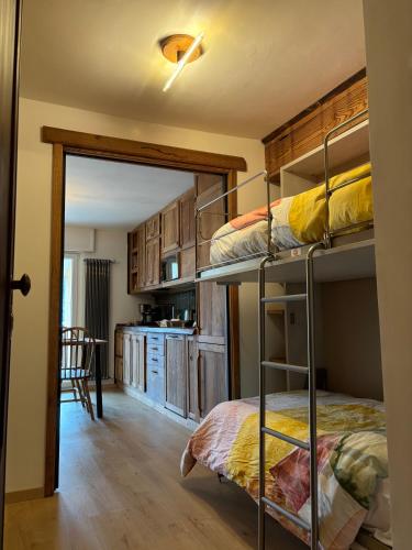 Rifugio tra le stelle AV - cozy top floor terrace apt with mountain views