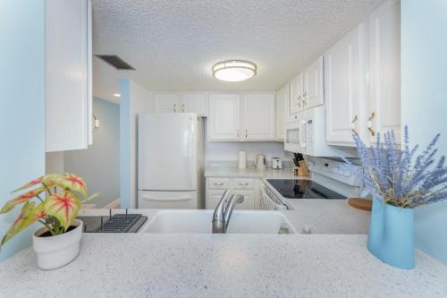 Cozy 2BR Condo Steps from the Beach in St. Augustine, USA