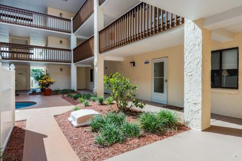Cozy 2BR Condo Steps from the Beach in St. Augustine, USA