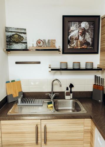 Kitchen, Bromley Stylish Modern Escape 2 Bed Apartment near Cyprianis Locksbottom