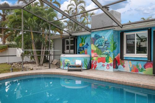 Sandys Coral Retreat! Canal Front, Pool, Spa & More