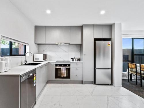 مطبخ, Spa Hideaway in Central City with Parking in لينوود