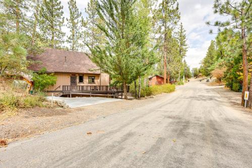 2 Mi to Snow Summit Big Bear Cabin with Hot Tub! in Big Bear Lake, USA