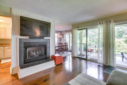 Pet-Friendly Wintergreen Resort Condo with Patio! in Mount Torry Furnace, USA