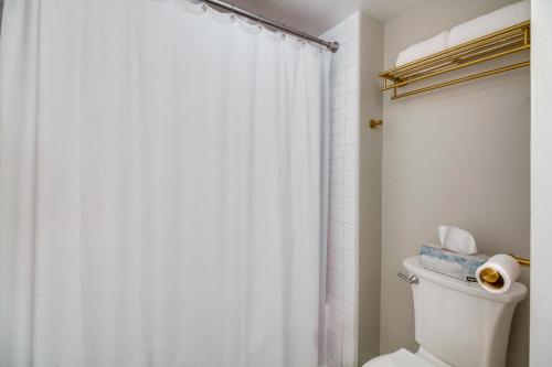 Pet-Friendly Wintergreen Resort Condo with Patio! in Mount Torry Furnace, USA