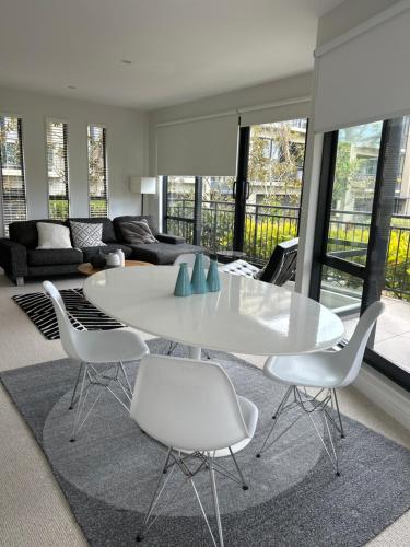 newmarket fully furnished 2 bedrooms, Auckland (photo 8)