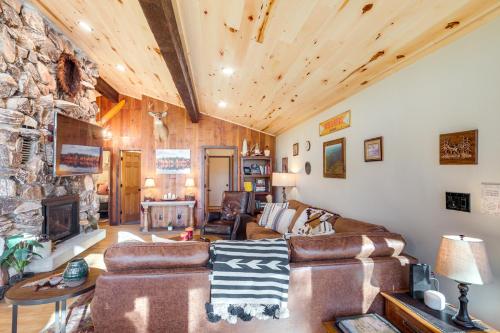 Northwoods Cabin with Lake Access and Boat Dock in Manitowish Waters, USA