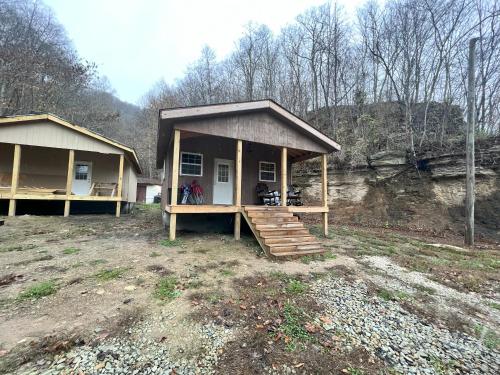 Cross Mountain Cabins in Williamson, USA