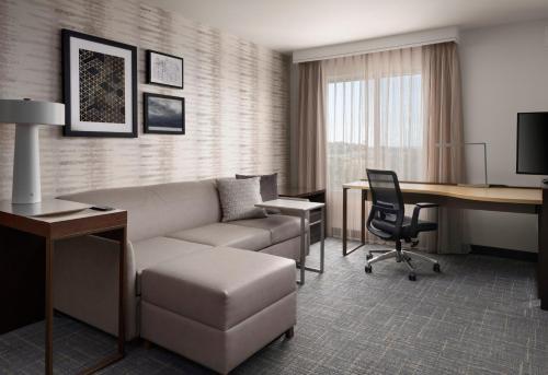 One-Bedroom King Suite