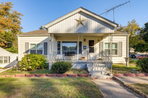 Less Than 1 Mi to Dwtn Valparaiso Family Home in วาลปาไรโซ (IN)