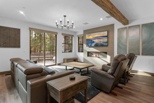 Summit Grand Sanctuary - 8-Bedroom Cabin in Big Bear Lake in Big Bear Lake, USA