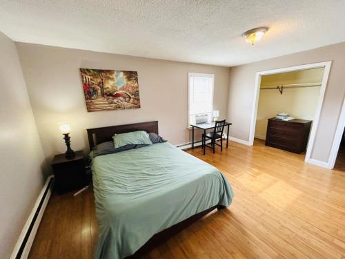 Large Sunny room near Whole Foods, Brown University with shared bathroom and kitchen in Providence, USA