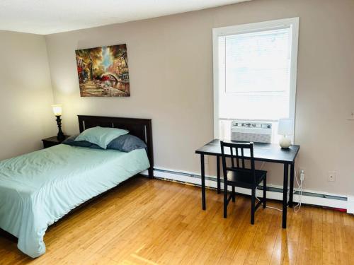 Large Sunny room near Whole Foods, Brown University with shared bathroom and kitchen in Providence, USA