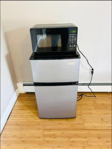 Large Sunny room near Whole Foods, Brown University with shared bathroom and kitchen in Providence, USA