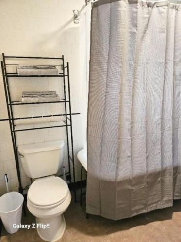 Nice cute bedroom in Lincoln with shared bathroom and kitchen in Lincoln, USA