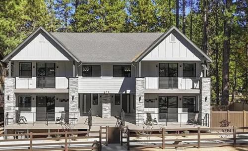 Summit Grand Sanctuary - 8-Bedroom Cabin in Big Bear Lake in Big Bear Lake, USA