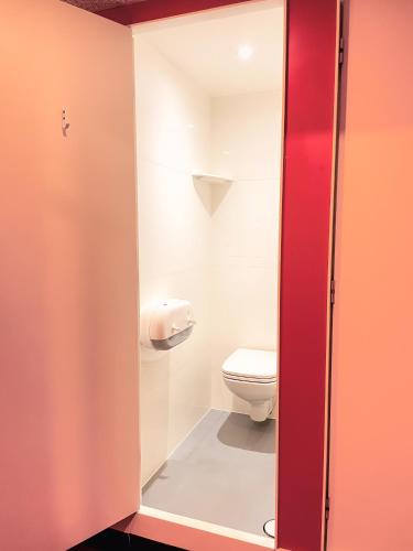4 Bed Private Room image 8