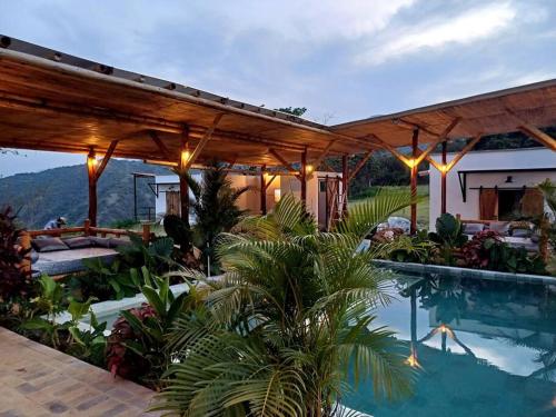 Piscina-paisaje-calma y confort-Villa Luz de luna