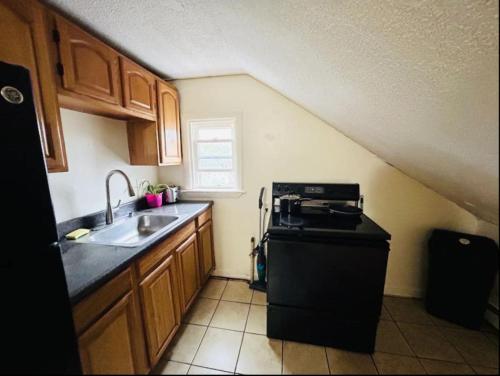 Nice room near Whole Foods, Brown University with shared bathroom and kitchen in Providence, USA