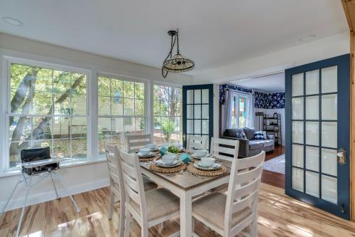 บริการและสิ่งอำนวยความสะดวก, Downtown Spacious Family Oasis in แคนตัน