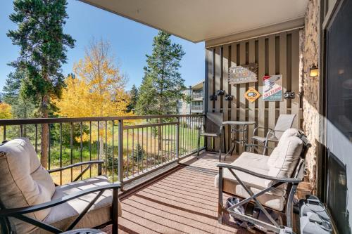 Walk to Lake Dillon Unit with Balcony and Pool Access in Dillon, USA